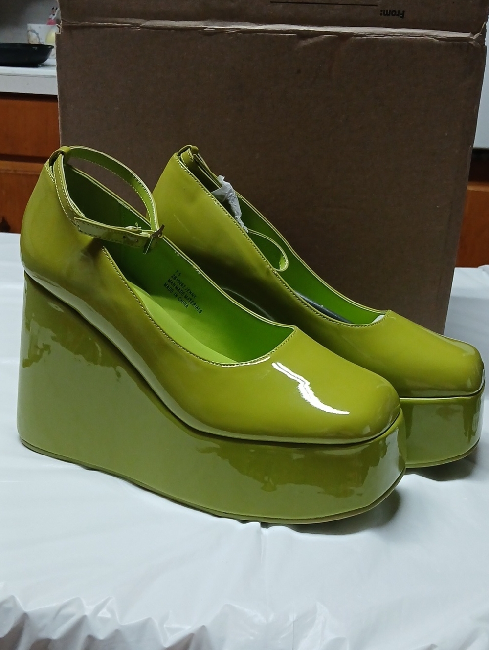 Cape Robbin Jenny Lime Green Mary Jane Ankle Strap Platform Wedge Heels 7.5 RARE